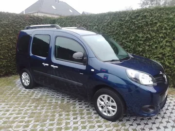 Transporteur Petit fourgon Renault Kangoo dans Muno Belgique